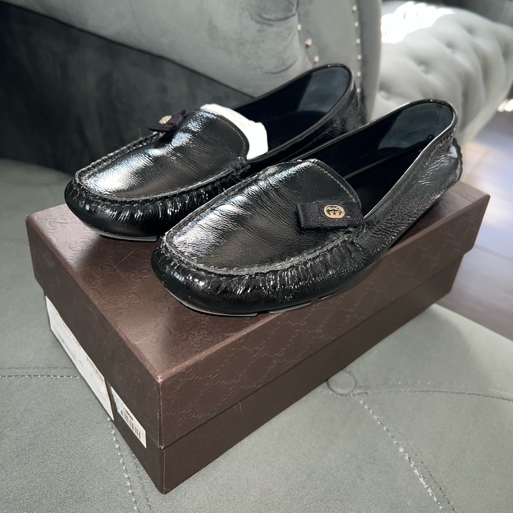Authentic black GUCCI women’s loafers 🖤